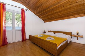 Apartments and Rooms Stjepan