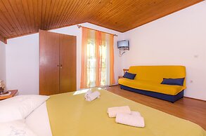 Apartments and Rooms Stjepan