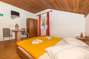 Apartments and Rooms Stjepan