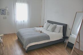TamB&B