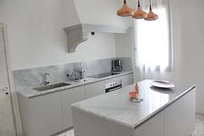 TamB&B