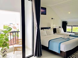 Grand Holiday Villa