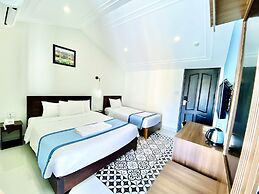 Grand Holiday Villa