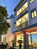 Grand Holiday Villa