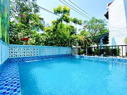Grand Holiday Villa