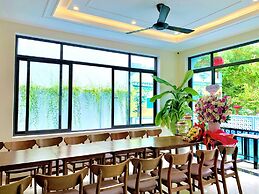 Grand Holiday Villa