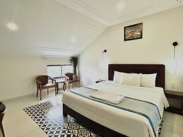 Grand Holiday Villa