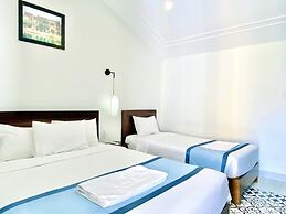 Grand Holiday Villa