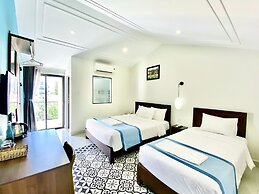 Grand Holiday Villa