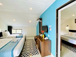 Grand Holiday Villa