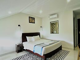 Grand Holiday Villa