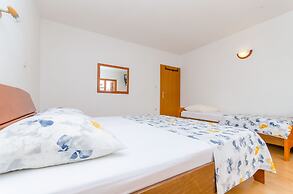 Apartments Milivoj