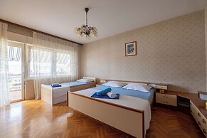 Apartment Frane