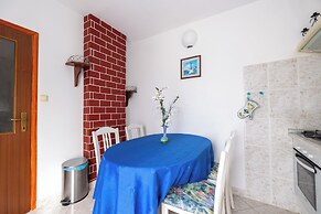 Apartment Frane