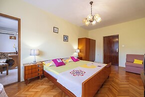 Apartment Frane