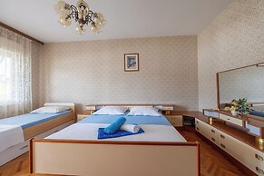 Apartment Frane