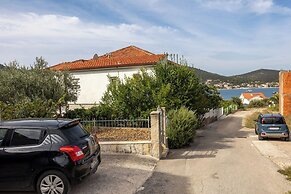 Apartment Frane