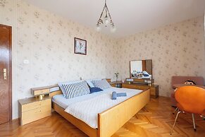 Apartment Frane
