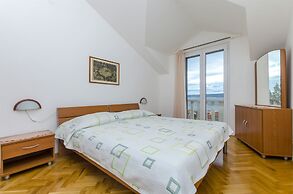 Apartment and Rooms Mate