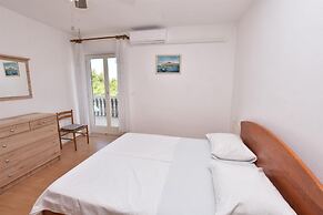 Apartments and Rooms Jakov