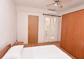 Apartments and Rooms Jakov
