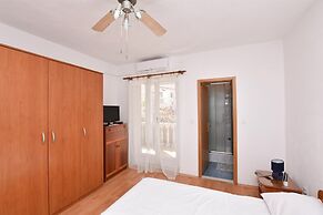 Apartments and Rooms Jakov