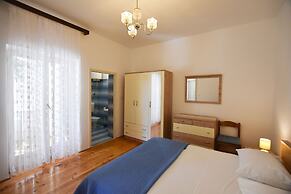 Apartments and Rooms Jakov
