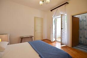 Apartments and Rooms Jakov