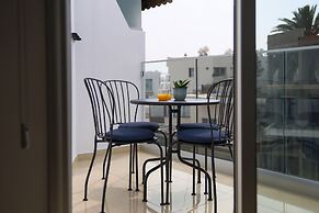Phaedrus Living: Seaside Luxury Flat Lighthouse 68