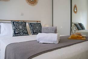 Phaedrus Living: Seaside Luxury Flat Lighthouse 68