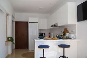 Phaedrus Living: Seaside Luxury Flat Lighthouse 68