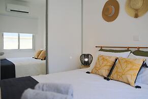Phaedrus Living: Seaside Luxury Flat Lighthouse 68