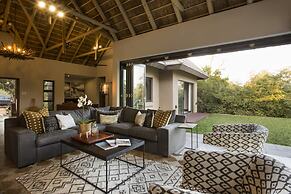 Moya Safari Villa