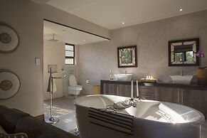Moya Safari Villa