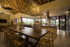 Moya Safari Villa