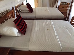Ntoroko Game Lodge