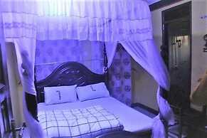 Capricorn Lounge