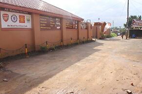 Capricorn Lounge