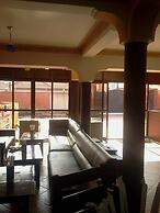 Capricorn Lounge