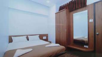 Rajhuns Deluxe Lodging