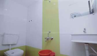 Rajhuns Deluxe Lodging