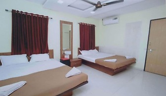 Rajhuns Deluxe Lodging