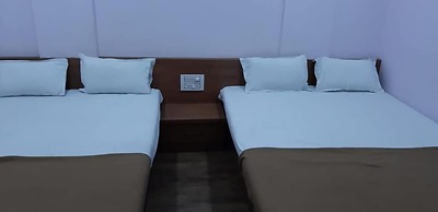 Rajhuns Deluxe Lodging