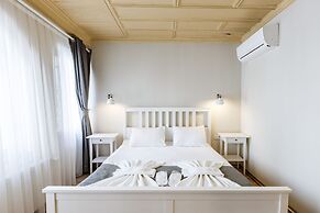 Miro Mansion