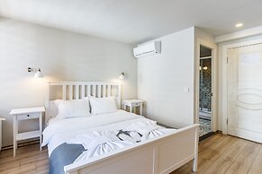 Miro Mansion