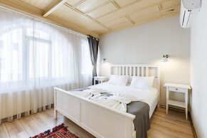 Miro Mansion