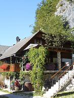 Cottage and Chalet Pr Klemuc