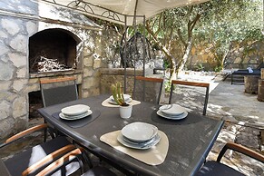 House Villa Danica