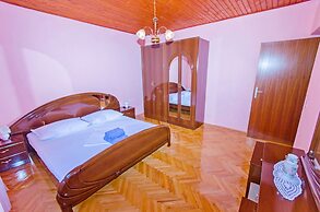 Apartments Mladenka