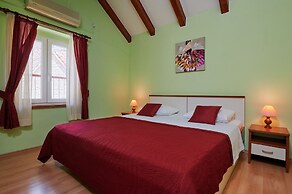 Apartment and Room Ivica